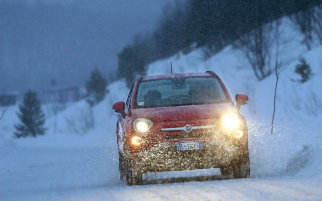 Fiat: Το 500Χ στους πάγους (photos & video)