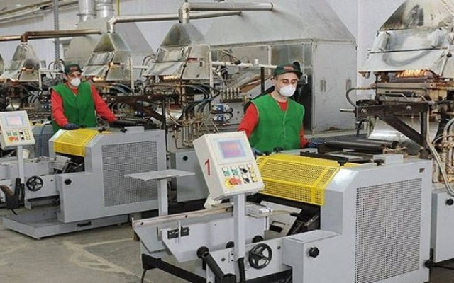 Η μεταποίηση υποχωρεί με τον ταχύτερο ρυθμό σε 16 μήνες