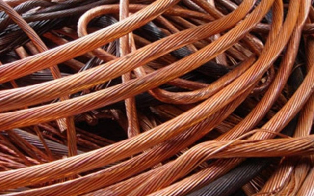 Αγρίνιο: Έκλεψαν 700 κιλά καλώδια!