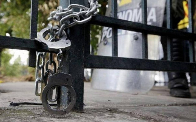 Στην ποδιά της ΕΡΤ «σφάζονται» κυβέρνηση, αντιπολίτευση και πρώην εργαζόμενοι