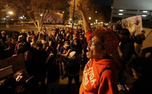 ΗΠΑ: Καμία δίωξη σε ομοσπονδιακό επίπεδο για το φόνο του Μάικλ Μπράουν