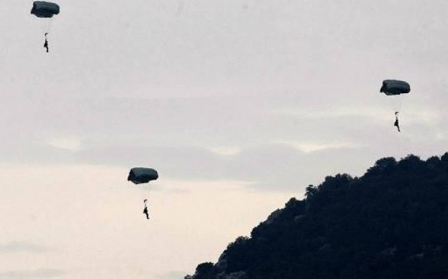 Ρωσία: Σε επιφυλακή για τους 300 Αμερικανούς αλεξιπτωτιστές στην Ουκρανία