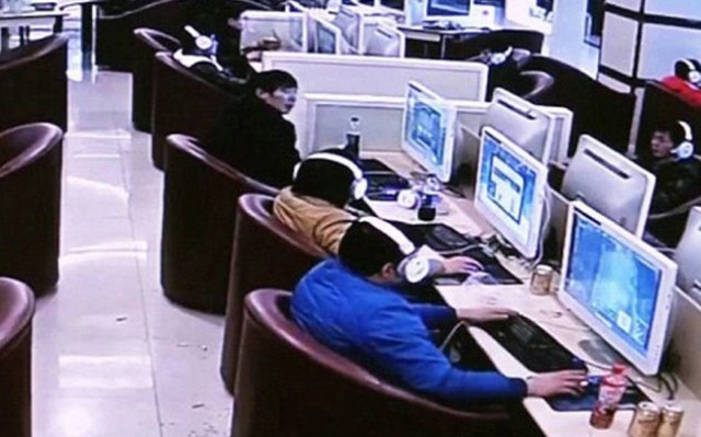 Βίντεο που σοκάρει: 24χρονος καταρρέει μετά από 19 ώρες gaming