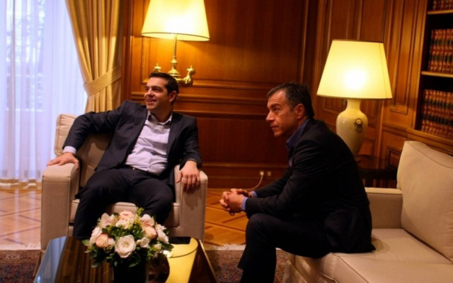 Συνάντηση Τσίπρα-Θεοδωράκη στο Μέγαρο Μαξίμου