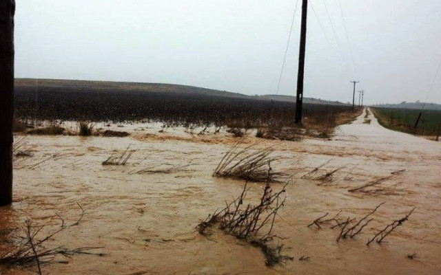 Ξάνθη: Πλημμύρισαν αγροτικοί δρόμοι και καλλιέργειες (video)
