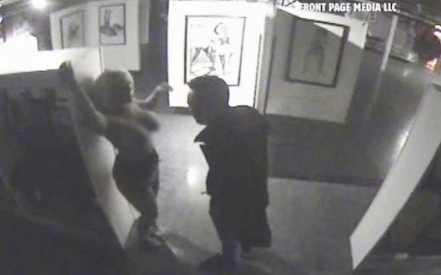 Σεξ στο μουσείο – Η κάμερα «συνέλαβε» τους ασυγκράτητους εραστές (video)