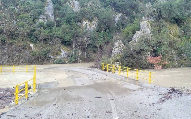 Φθιώτιδα: Πλημμύρισε και πάλι ο Σπερχειός