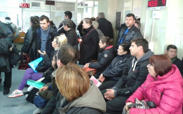 Ουρές και πάλι στο ΙΚΑ Καλλιθέας (Video και Photos)