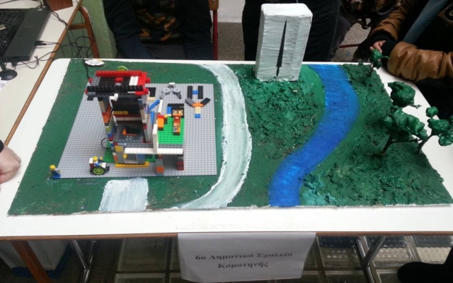 Μαθητές δημοτικού σχεδίασαν ασανσέρ για ΑμΕΑ που λειτουργεί με... παλαμάκια (photos)