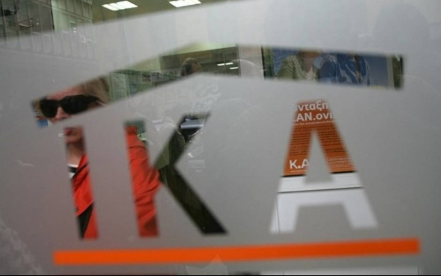 Ουρές και τη Δευτέρα στο ΙΚΑ για τα βιβλιάρια