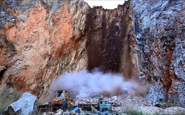 Φυσική κατολίσθηση στη Λέσβο, στο νταμάρι της Παγάνης (video)