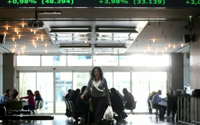 ΧΑ: Mεγάλες πιέσεις στις τράπεζες