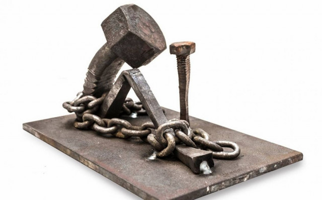 Ατσάλινες πρόκες με συναίθημα (photos)