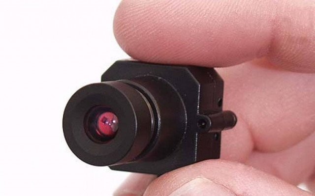 Πατέρας βιντεοσκοπούσε με κρυφή κάμερα το γιο του να κάνει σεξ