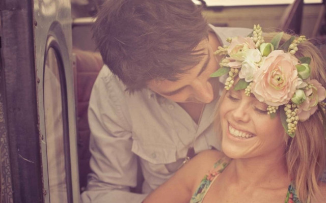 Οι άντρες προτιμούν... αυτές που γελάνε με τα αστεία τους