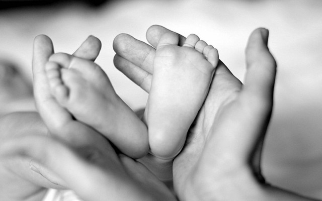 Νέα υπόθεση παράνομης υιοθεσίας βρέφους – Το πούλησαν για 3.000 ευρώ