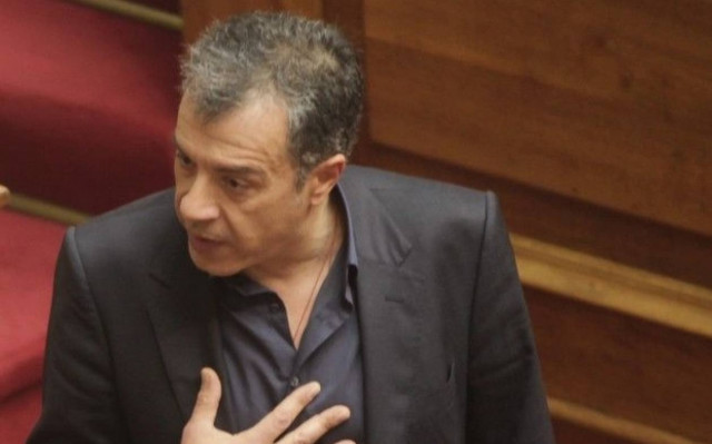 Ο Στ. Θεοδωράκης και ακόμη τέσσερις λένε όχι στα βουλευτικά αυτοκίνητα