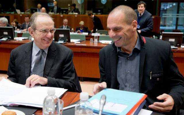 Ο Βαρουφάκης επιβλέπει προσωπικά την έναρξη του διαλόγου