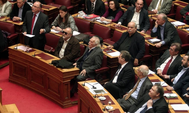 Πλαφόν στα δάνεια των κομμάτων από την κυβέρνηση