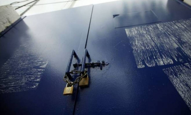 Super League: Κεκλεισμένων και η 28η αγωνιστική