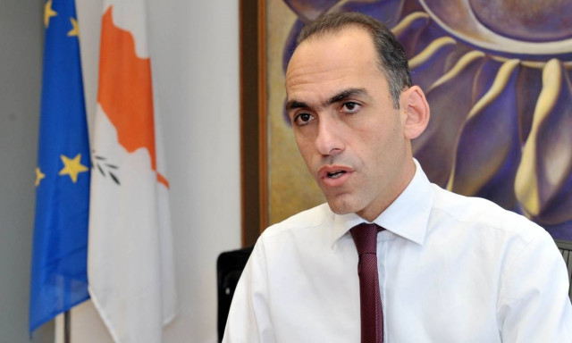 Κύπρος: Παίρνει αποστάσεις από την Ελλάδα για να «μείνει στο ευρώ»