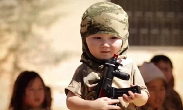 Δημιουργώντας μία «γενιά τεράτων»: Οι ανήλικοι φονιάδες του ΙΚ (vid & pics)