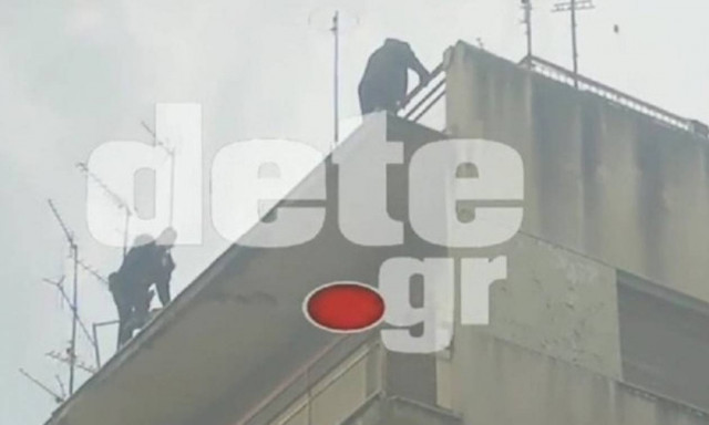 Δείτε πως αστυνομικός έσωσε άνδρα που απειλούσε να αυτοκτονήσει (Video)