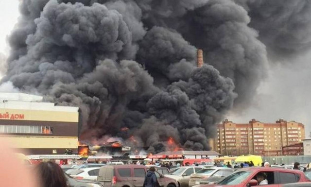 Ρωσία: 25 άτομα παραμένουν παγιδευμένα στα συντρίμμια εμπορικού κέντρου