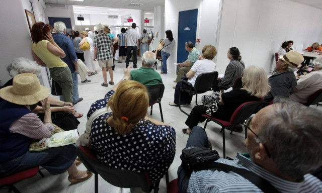 Συντάξεις: Πάνω από 3 δισ. ευρώ χάνει το κράτος από τους εν αναμονή συνταξιούχους