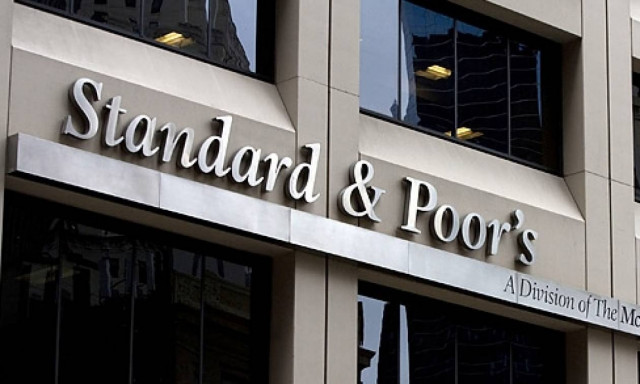 S&P: Aμετάβλητο με αρνητική προοπτική το αξιόχρεο της Ελλάδας
