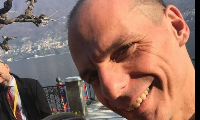 Η selfie του Γιάννη Βαρουφάκη στη λίμνη Κόμο!