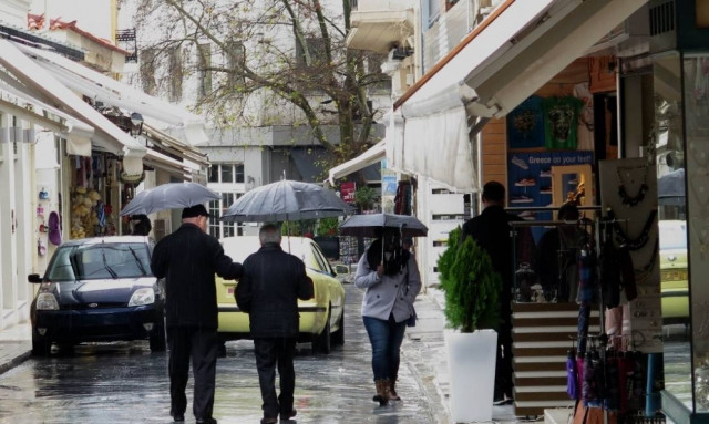 Η Πλάκα είναι... όμορφη και λίγο βροχερή (photos)