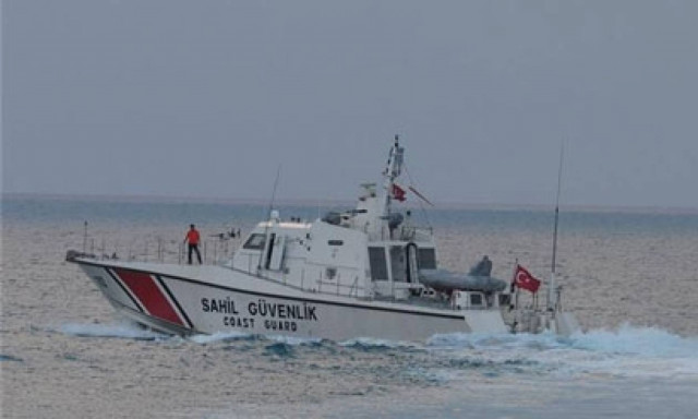 Τούρκοι εντόπισαν πλοίο που μετέφερε εκατοντάδες Σύρους πρόσφυγες