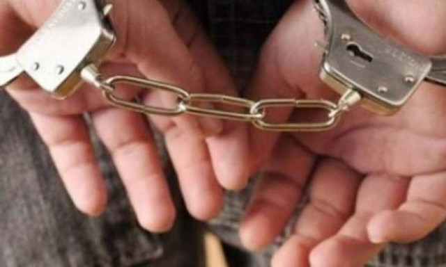 Σπάρτη: Συνελήφθη 20χρονος γιατί κατείχε ξίφη και μαχαίρια