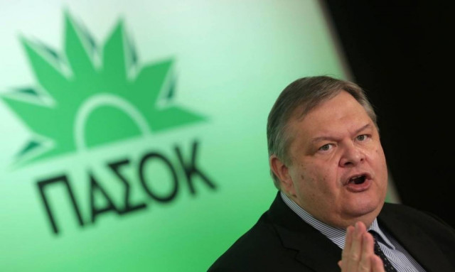 ΠΑΣΟΚ: Η κυβέρνηση έχει κάνει… γαργάρα το χρέος