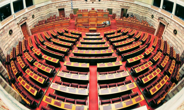 Οι αλλαγές που σχεδιάζει η κυβέρνηση για το πολιτικό χρήμα