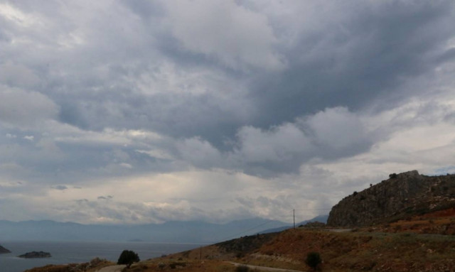 Καιρός: Με τοπικές συννεφιές και πτώση της θερμοκρασίας θα κυλήσει η Τρίτη