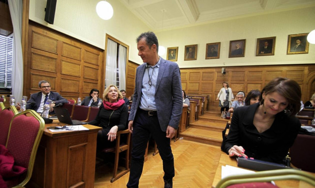 Θεοδωράκης: Κάποιοι προσπαθούν να τορπιλίσουν τις ελληνογερμανικές σχέσεις (vid)