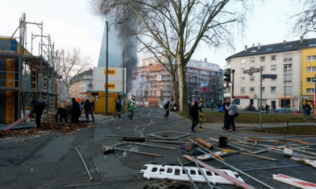 Γερμανία: Επεισόδια μεταξύ αστυνομίας και διαδηλωτών στη Φρανκφούρτη (photos)