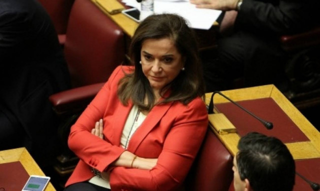 Σφοδρή αντιπαράθεση Μπακογιάννη – Κωνσταντοπούλου στη Βουλή (vid)