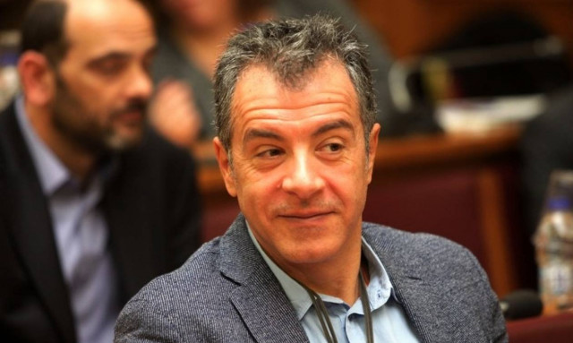 Θεοδωράκης: Η κυβέρνηση τρέχει προς τα πίσω