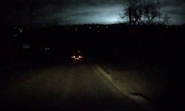 Μυστηριώδης λάμψη κάνει τη νύχτα μέρα στη Σταυρούπολη (video)