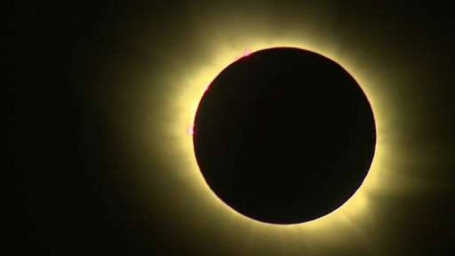 Ολική έκλειψη ηλίου: Μοναδικές φωτογραφίες από όλον τον κόσμο (photos)