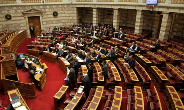 Υπερψηφίστηκε το νομοσχέδιο για τις 100 δόσεις