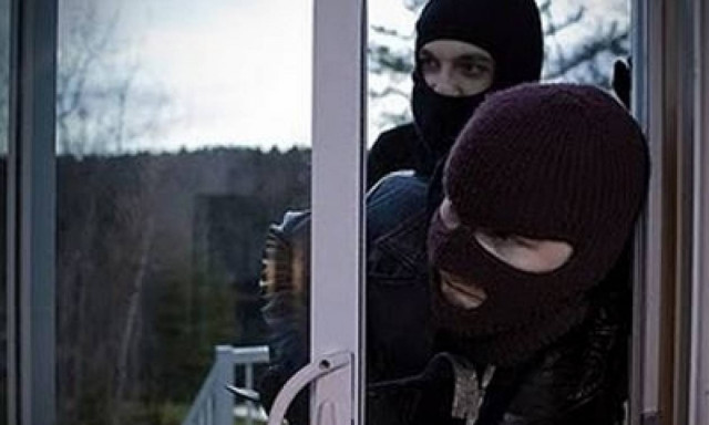 Αίγιο: Απείλησαν ηλικιωμένους με κατσαβίδι και τους πήραν 700 ευρώ