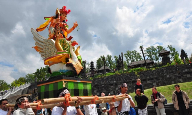 Μπαλί: Η γιορτή του εξαγνισμού άρχισε (video+photos)