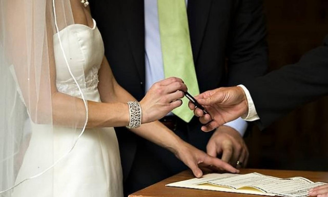 Σαν σήμερα ψηφίζεται στη Βουλή το νομοσχέδιο για τον πολιτικό γάμο