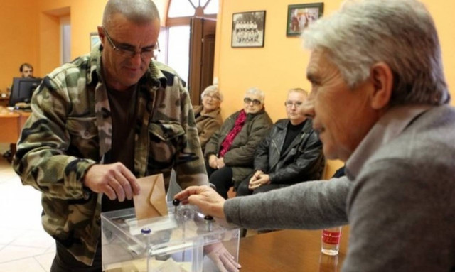 Γαλλία – περιφερειακές εκλογές: Προβάδισμα Σαρκοζί, τρίτη η Μαρίν Λεπέν