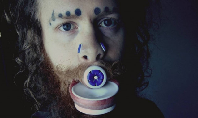 Δείτε τον άνθρωπο που θέλει να γίνει πλατύποδας (video)