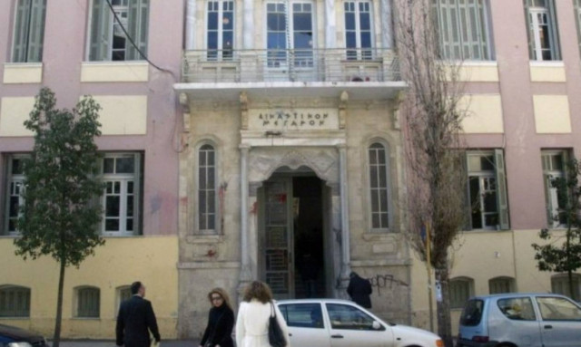 Ηράκλειο: Εξερράγη εκρηκτικός μηχανισμός στα χέρια αστυνομικού